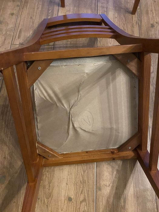 Vendo mesa e 6 cadeiras de jantar