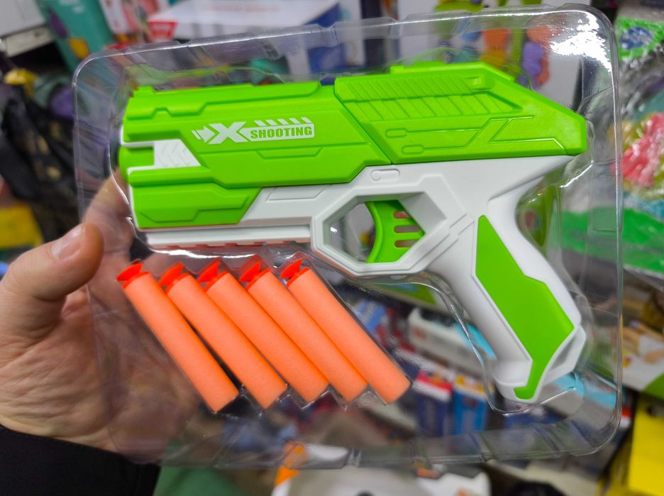 Бластер пістолет nerf з Польщі стріляє на 10 метрів