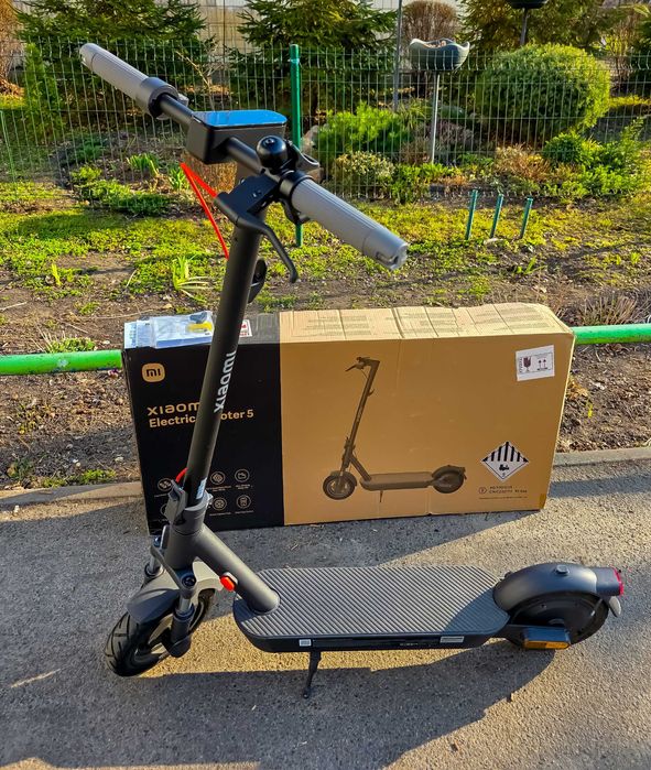Електросамокат Xiaomi Electric Scooter 5 Black (BHR9618GL)