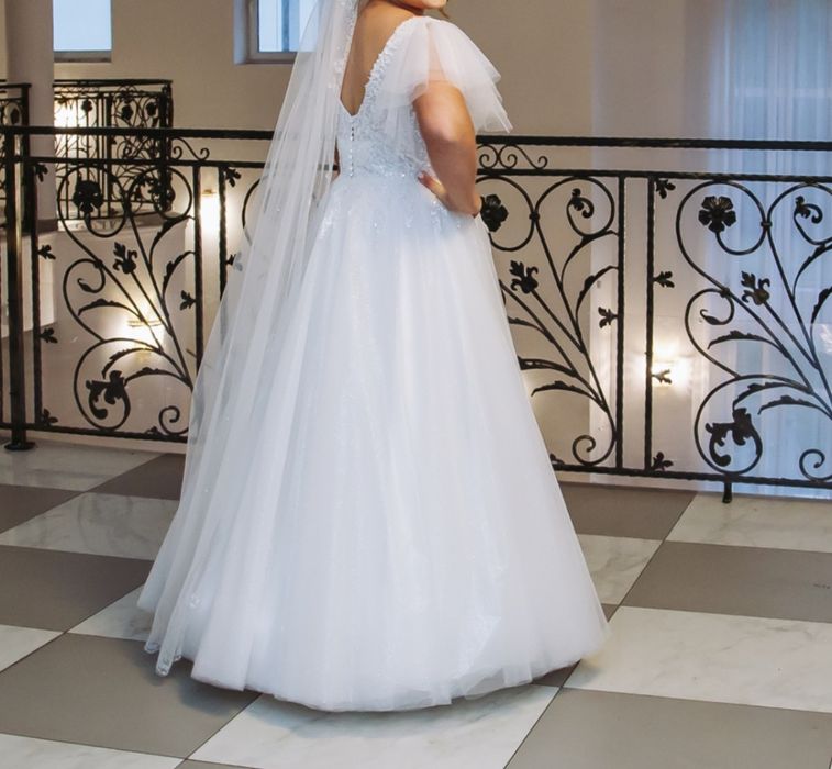 Suknia ślubna 42 błyszcząca adel