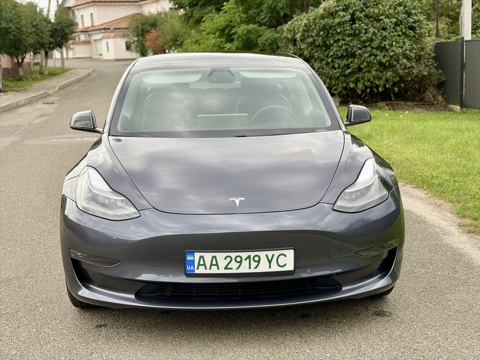 Tesla Model 3  2021 рік