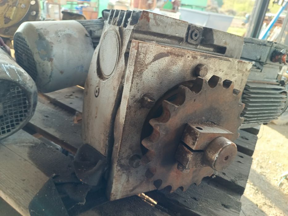 Motoreduktor 2,2kW 56obr lub 14obr dwubiegowy