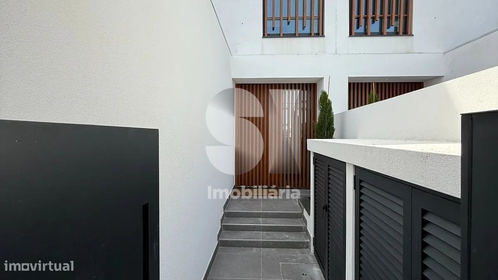 Moradia T4 Nova com Piscina no Castêlo da Maia