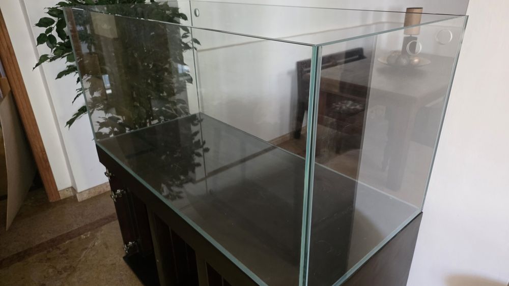 Aquário 590litros 140x65x65  vidro extra claro  com móvel acessórios e  rochas