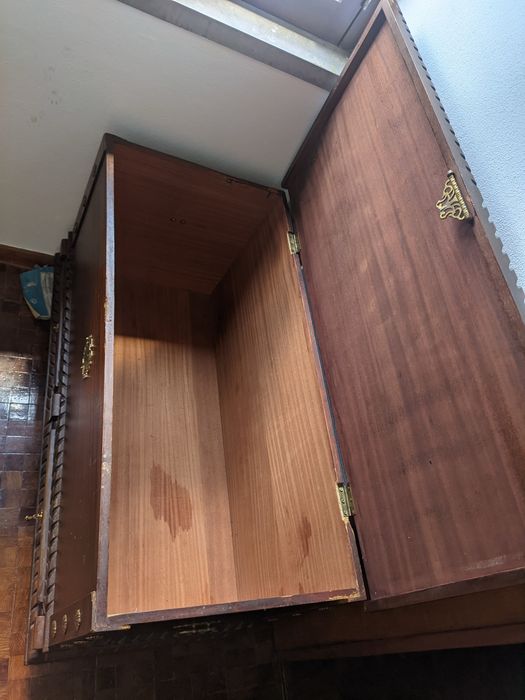 Arca de Madeira com detalhes