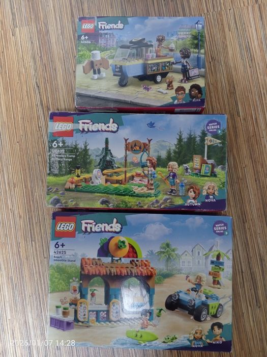 ЛОТ LEGO Friends 3в1: Пляжний кіоск, Мобільна пекарня та Стрільбище.