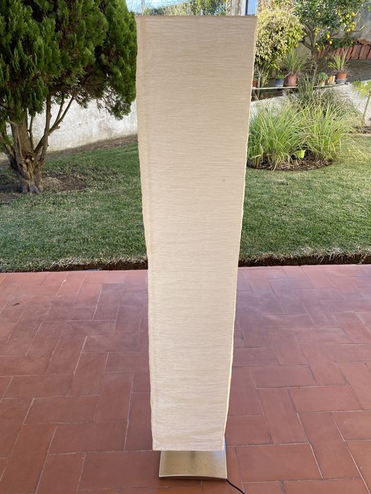 Candeeiro de pé design simples