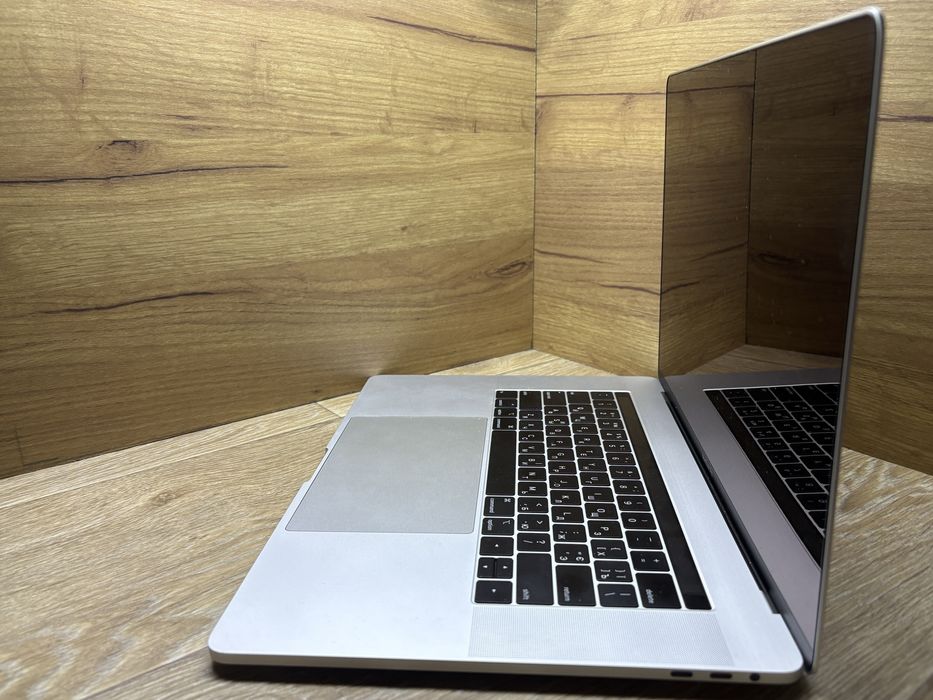 Apple MacBook Pro 15 2019 81% 512gb/16gb/Radeon Pro 555x/core i7 a1990