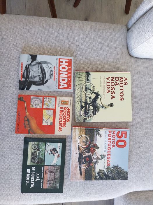 Vendo 5 livros sobre motos