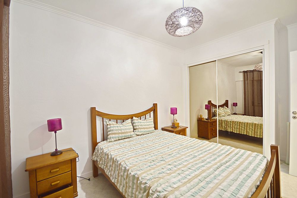 Sesimbra T2 com piscina,  1º linha com garagem mobilado