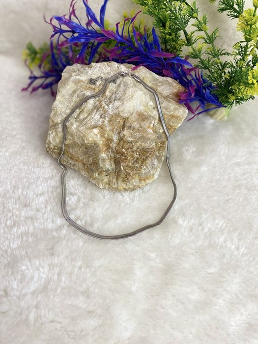 Colar feminino prateado e dourado