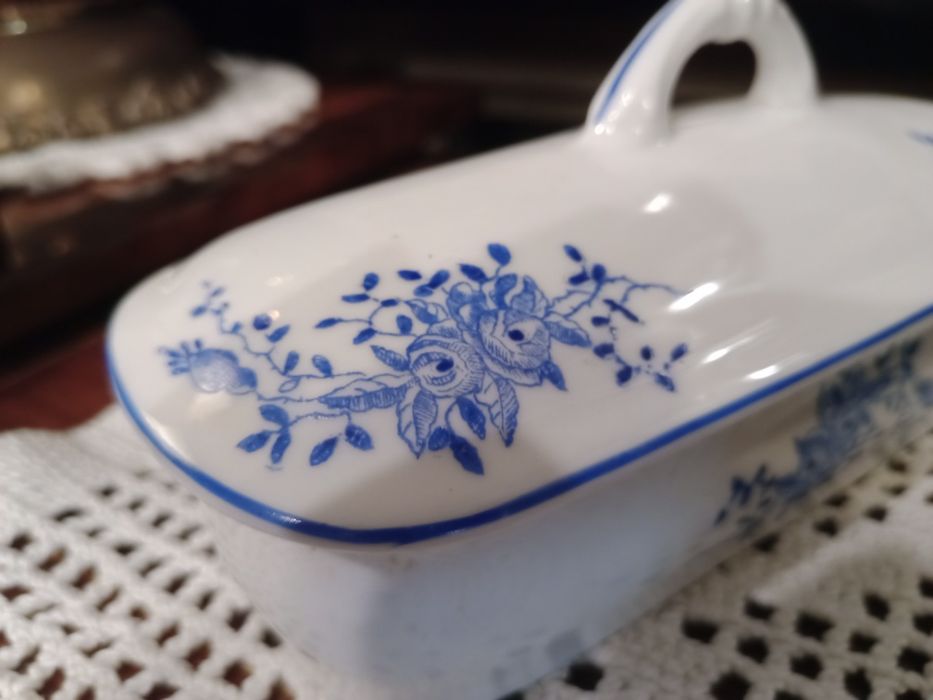 Caixa em porcelana da Vista Alegre para escovas de dentes