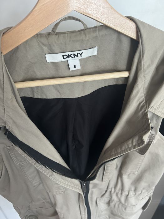 Dłuższa kamizelka DKNY rozmiar S - M na zamek z kapturem