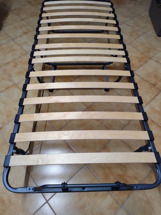 Cama dobrável em excelente estado - 80x190cm