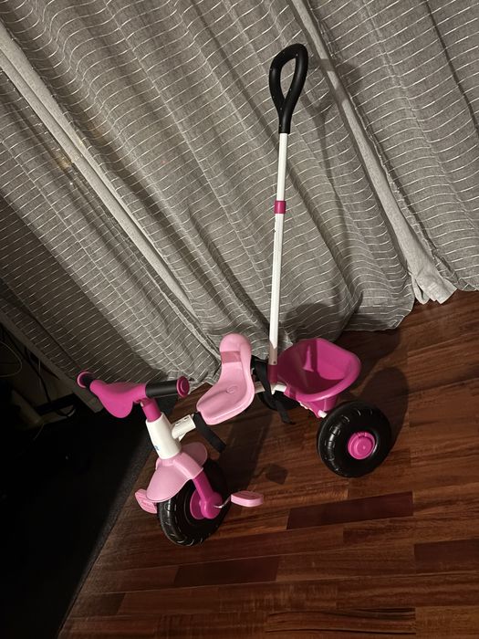 Triciculo rosa para criança