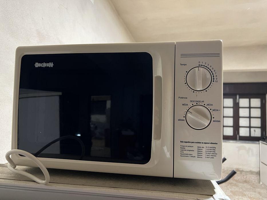 Microondas e geladeira