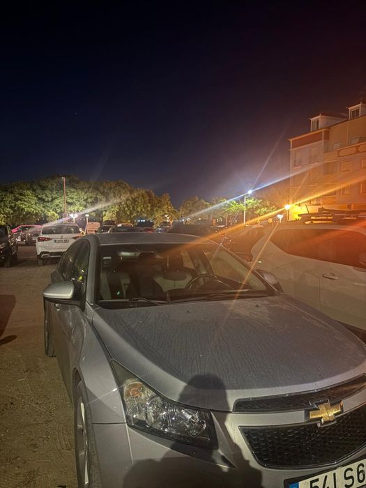 Vendo carro familiar como novo. Mais informaçao entrar em contacto