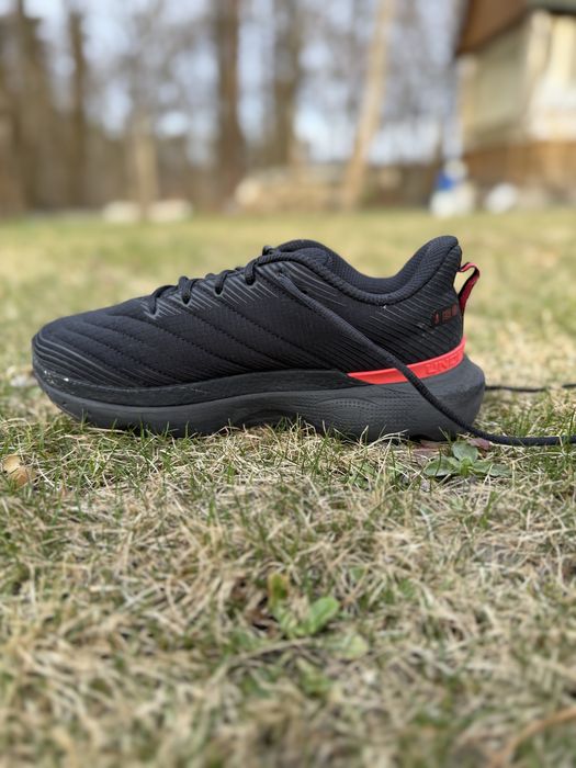 Кросівки майже нові!