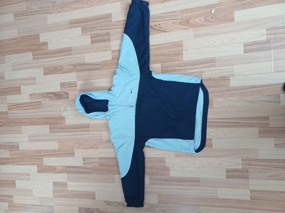 Куртка нова Nike універсал