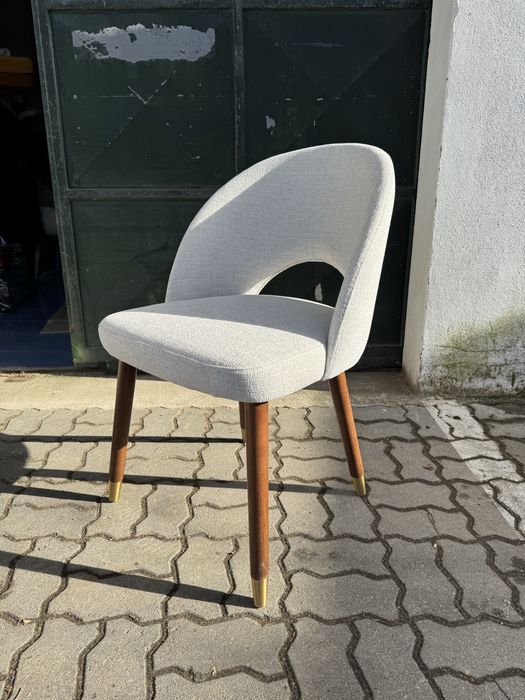 Cadeira nova fabricada à medida  do cliente