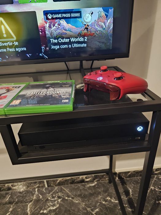 Consola Xbox One X 1TB + 2 jogos