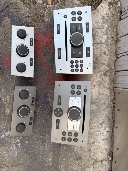 Opel Astra H GTC radio CD30 + panel klimy