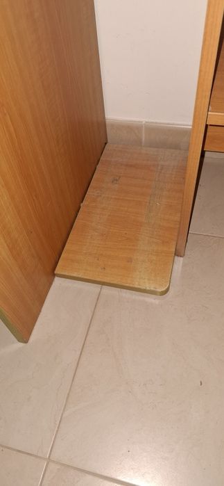 Secretária de madeira clara