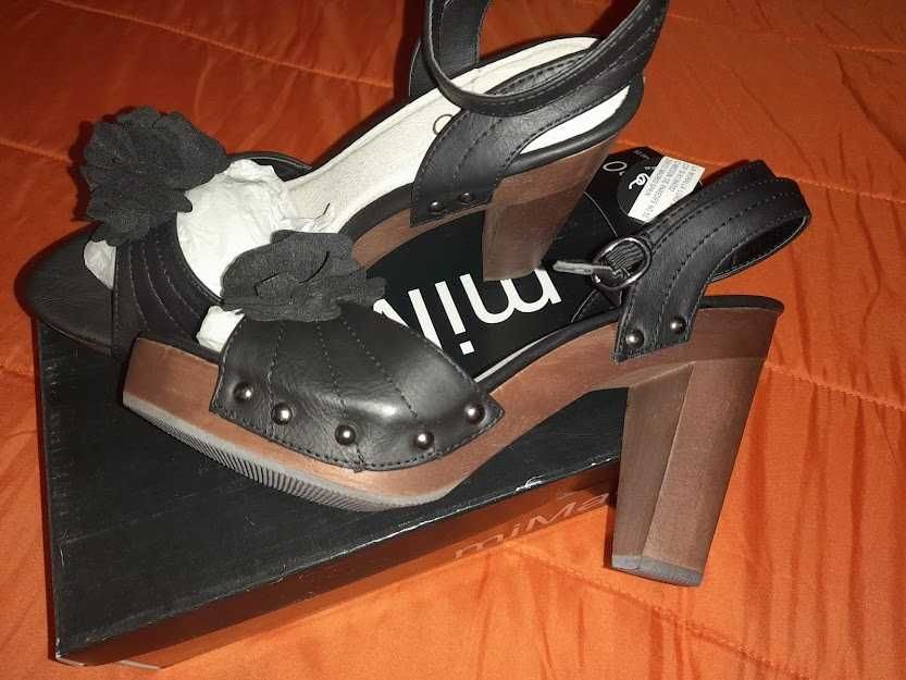 Sandálias - Tamanho 40 - novas