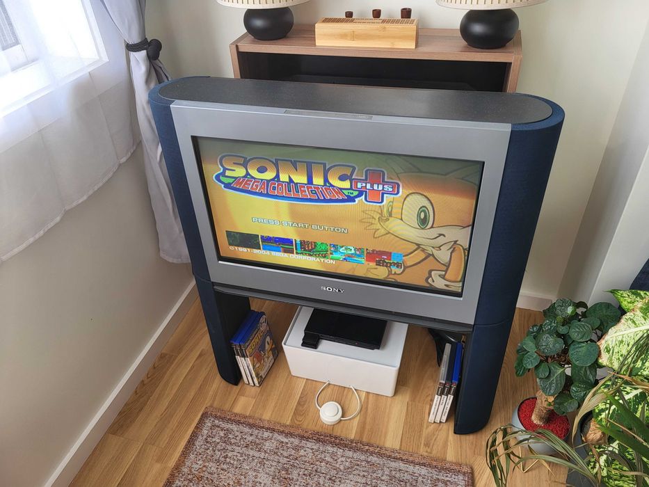 Sony Trinitron 28" CRT TV with Stand