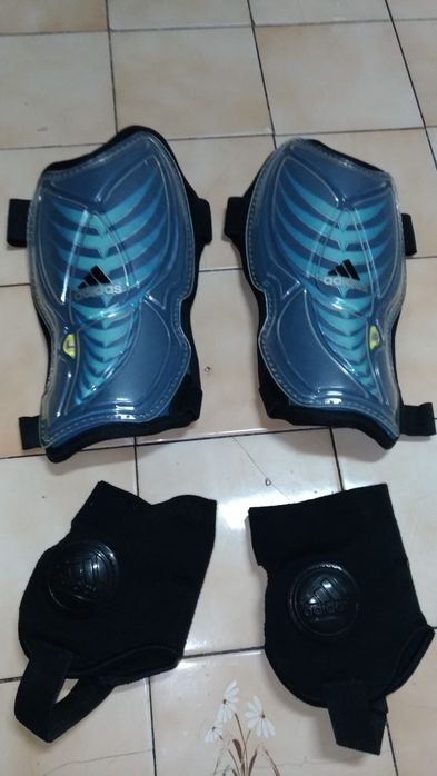 Caneleiras  de Futebol Adidas Novas