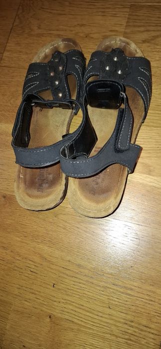 Letnie skórzane sandałki