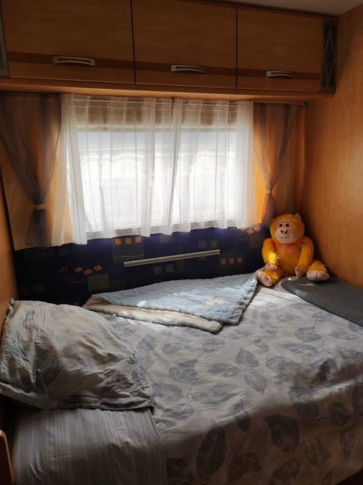 Alvéolo com Roulote Caravelair, avançado e cozinha(Campismo Furadouro)