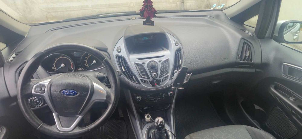 Ford B-Max — fotografia 9