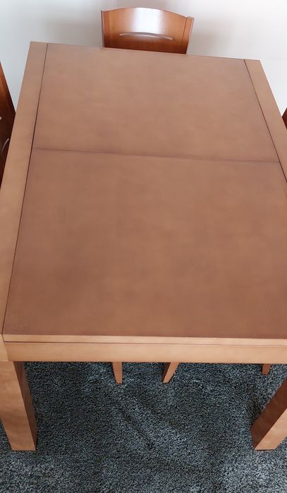 Mesa e cadeiras sala de jantar
