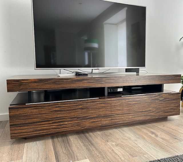 Móveis modernos a custos acessíveis