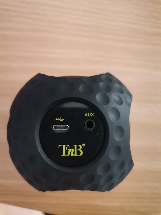 Coluna portátil preta