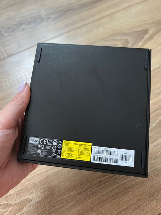 зовнішній ультратонкий DVD-RW привід від ASUS