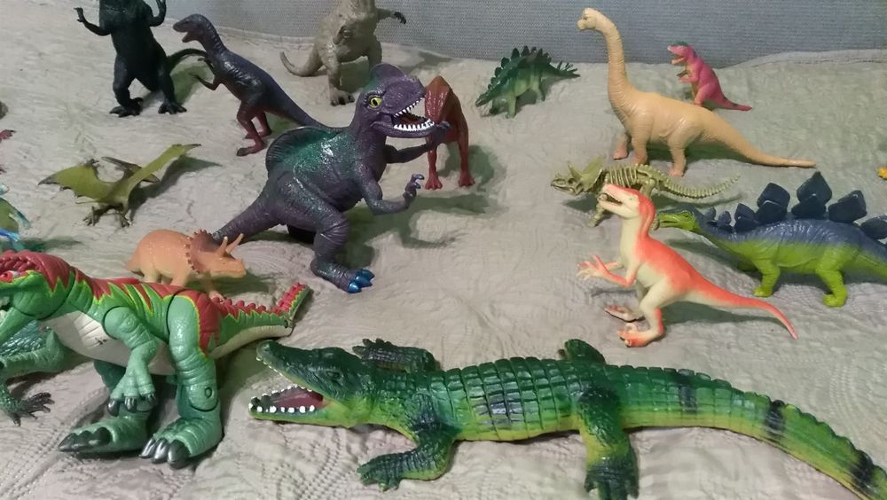 Sprzedam duży zestaw dinozaurów