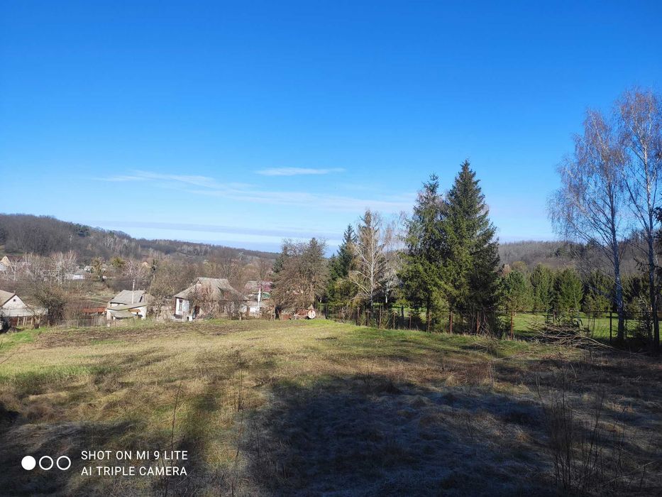 Продам дім в дуже гарному місці, недалеко від Києва, 45 соток.