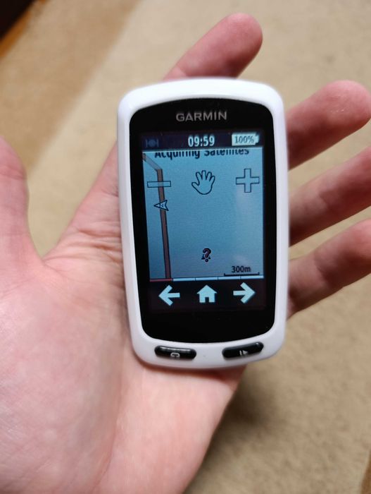 велосипедный навигатор Garmin Edge Touring Plus.