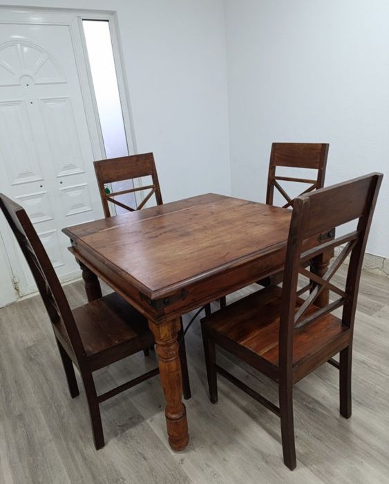 Mesa, de madeira maciça, rústica, tropical com 4 cadeiras