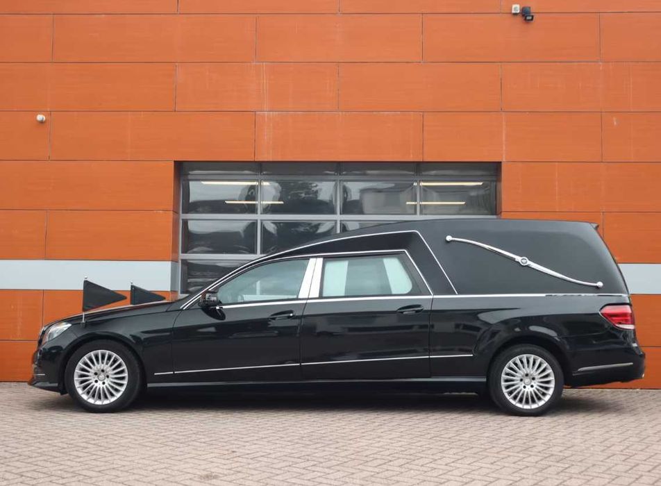 Mercedes-Benz E 200 катафалк