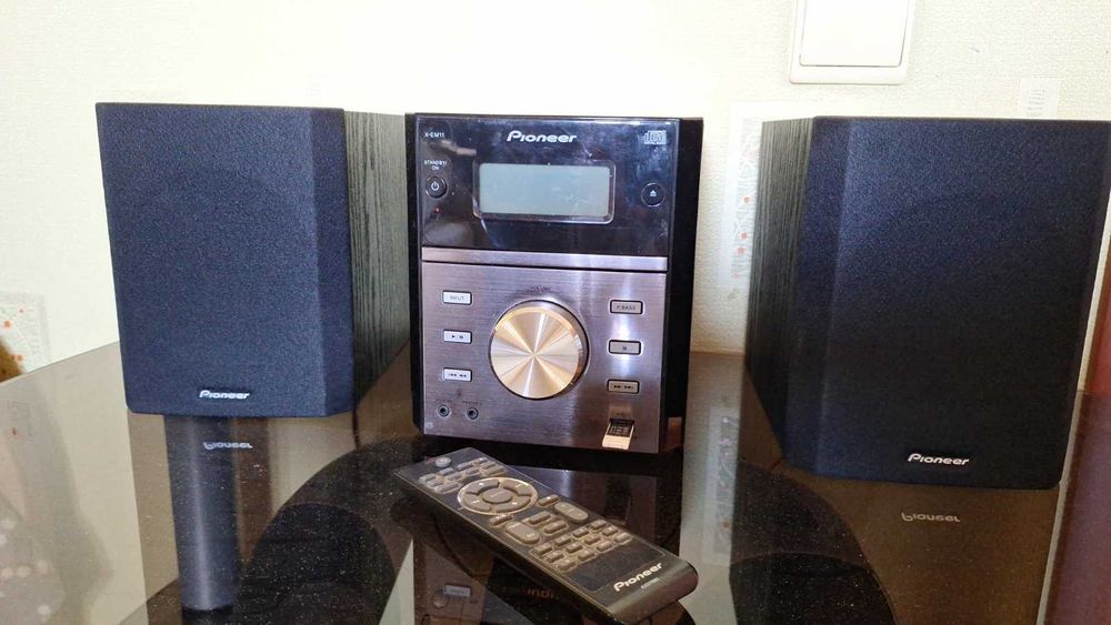 Pioneer X-EM11 з двома колонками і пультом