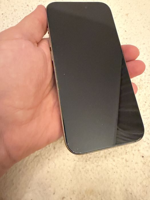 Iphone 15 pro . Tytan naturalny