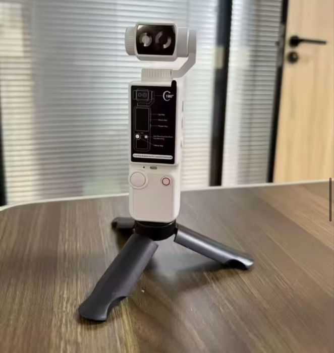 Mini Câmara 4K com Ecrã Rotativo e Foco Automático