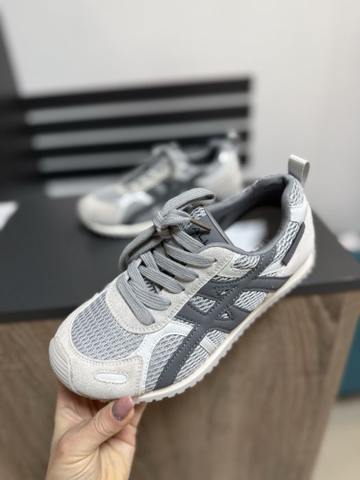 Кросівки жіночі натуральні червоного кольору