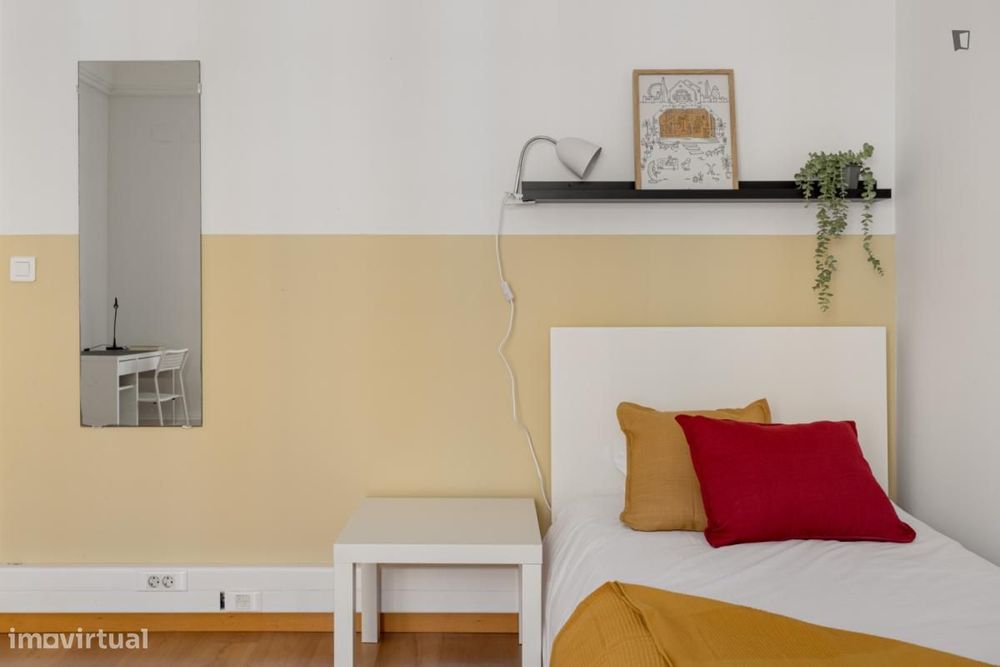 Quarto - localizado em Picoas Lisbon