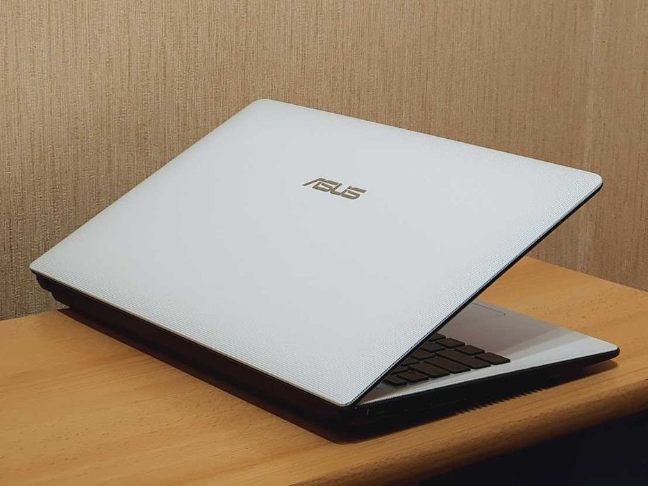 Ноутбук Asus AMD Dual-Core E2-1800 RAM 4Gb HDD 500Gb Батарея 6 годин, встановлена нова оригінальна батарея (0% зносу программа AIDA64).