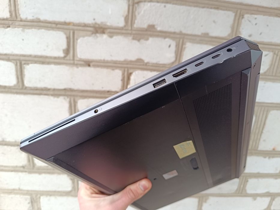 6 ядер Ігровий ноутбук HP Zbook 15 (i7 8850H/16/512/Р1000)