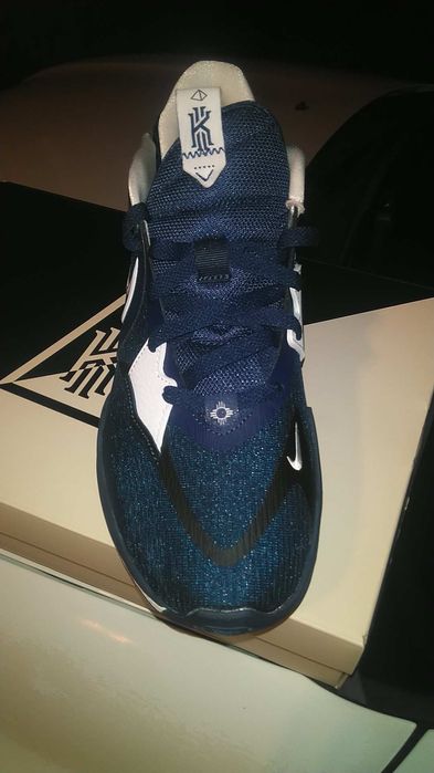 Boas estou a vender tênis Nike kyrie 5 low TB Black